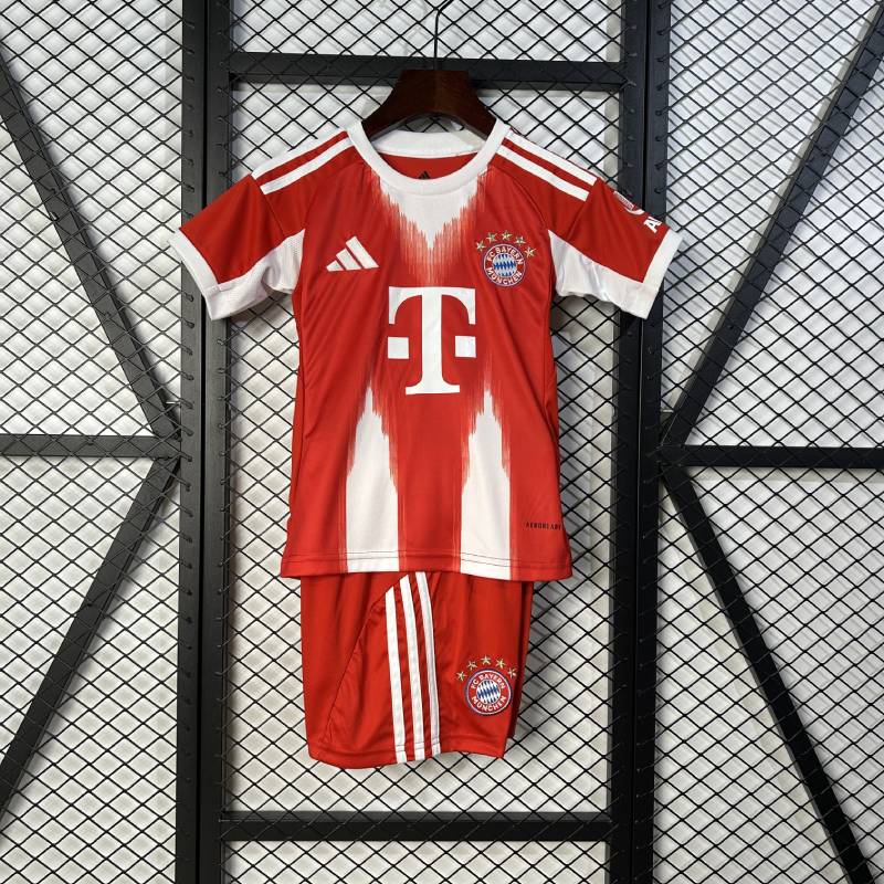25/26 Kinder Bayern München Hausgröße: 16-28